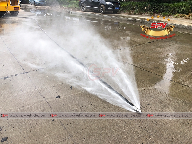 2,000 Litres Sewer Jetting Truck JMC - Jetting Effect 02